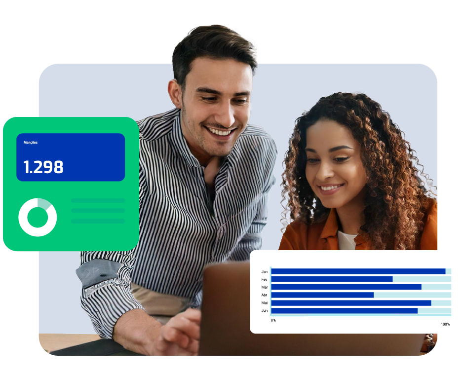 Um homem e uma mulher olhando notebook - Cobertura integral para compreender seus públicos