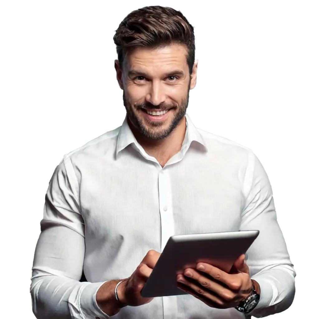 Profissional de comunicação sorrindo com um tablet nas mãos