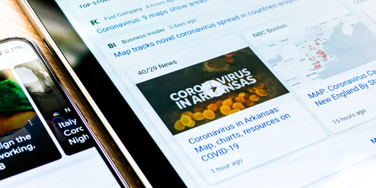 Qual é a relação entre monitoramento de notícias e tecnologia?