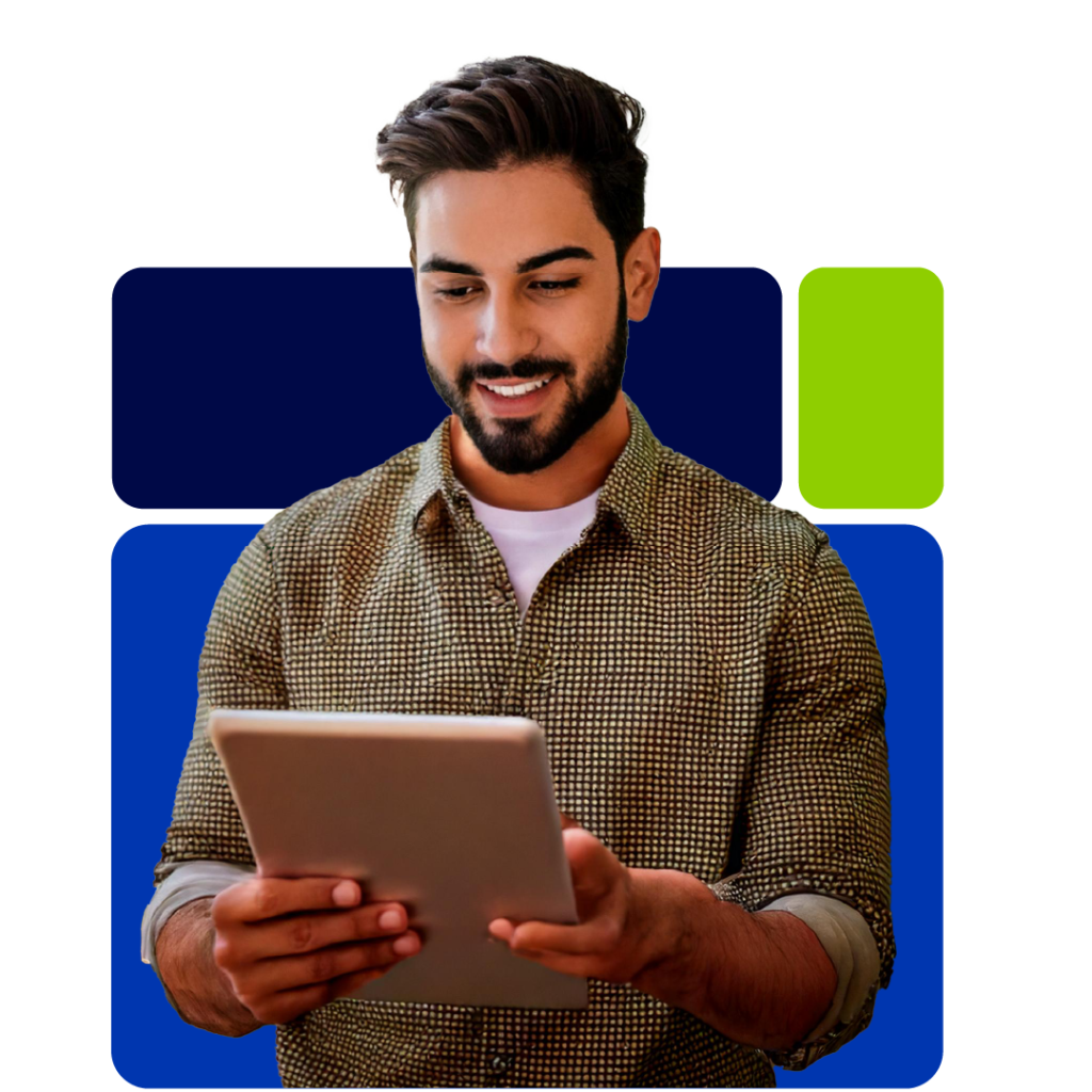 Homem segurando um tablet - Knewin Monitoring
